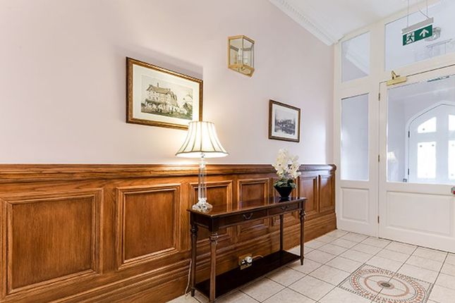 Holmesdale Park, Coopers Hill Road, Nutfield, Redhill RH1, 2 bedroom ...