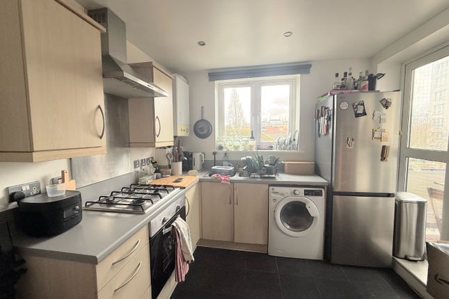 Flat 10, San House, London photo 4