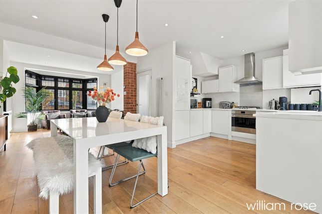 17, Rivington Avenue, Woodford Green photo 4