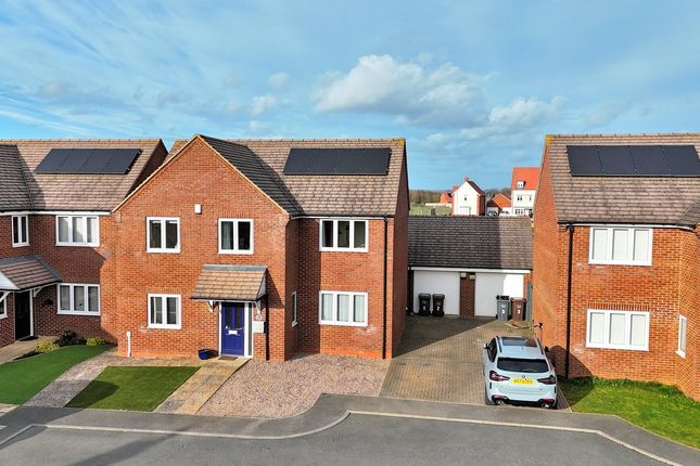 4-bed house on 2, Pagnell Close, Northampton, £460,000
