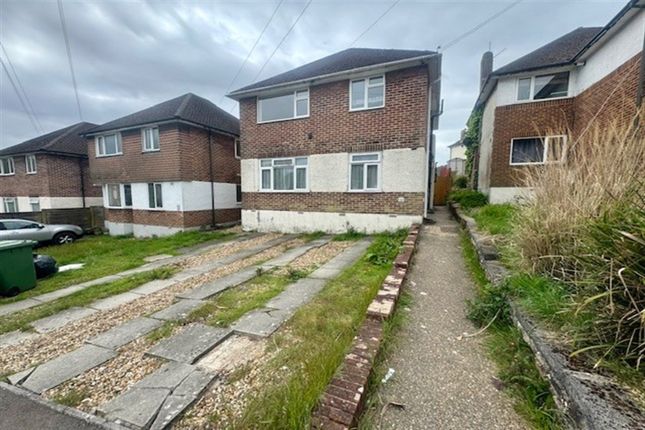 Thumbnail Flat to rent in Vale Drive, Southampton