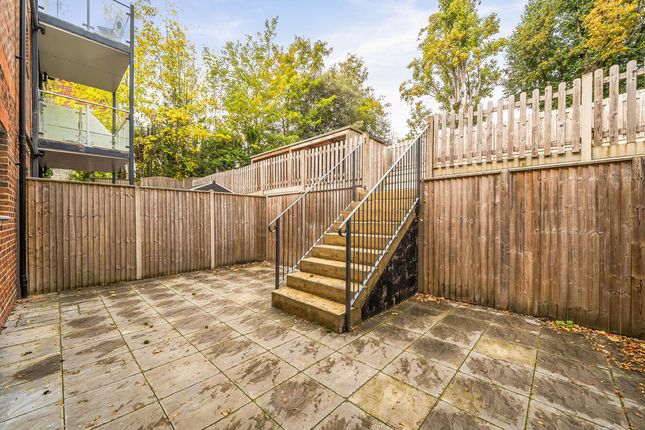 104 Foxley Lane, Purley photo 4