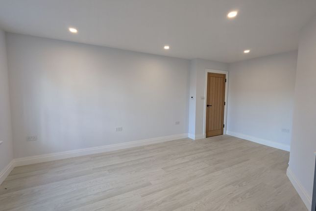 Flat 7, 180 High Street High Street, Tonbridge, Tonbridge photo 3