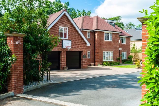 Thumbnail Detached house to rent in The Spinney, Gerrards Cross