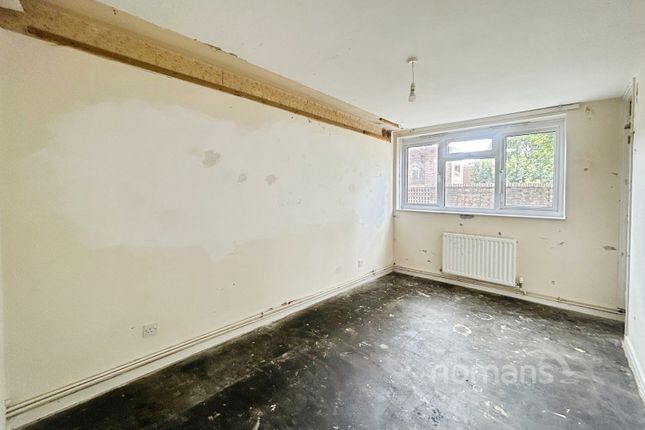 23, Robin Hood Close, Hampshire photo 3