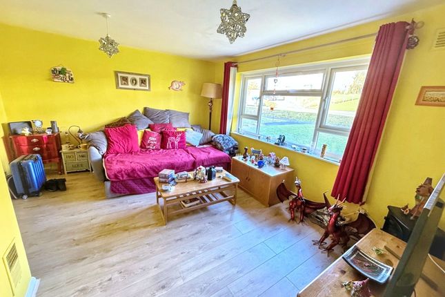 188 The Pastures, High Wycombe photo 2