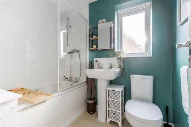 31 Lewis Crescent, Nottingham photo 4
