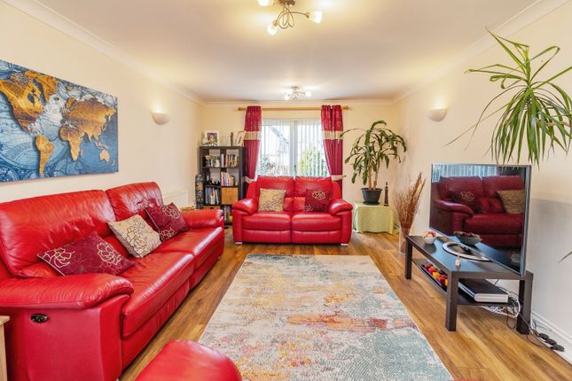 5, Goldhawk Road, Milton Keynes photo 4