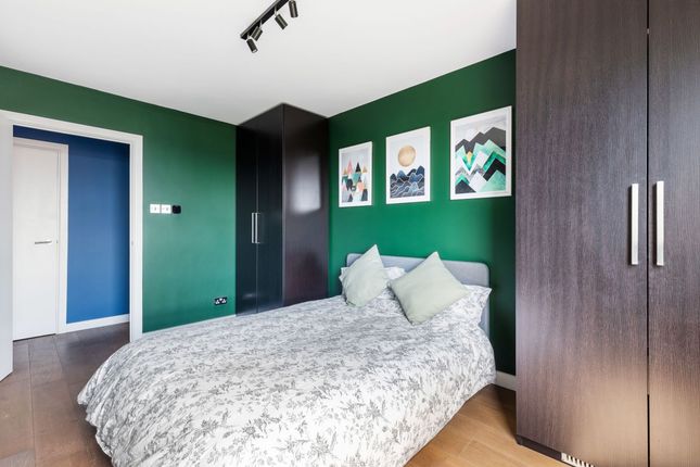 Flat to rent in Osprey Heights, London