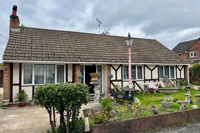 3-bed house on 3, Cranford Park Drive, Yateley, £450,000
