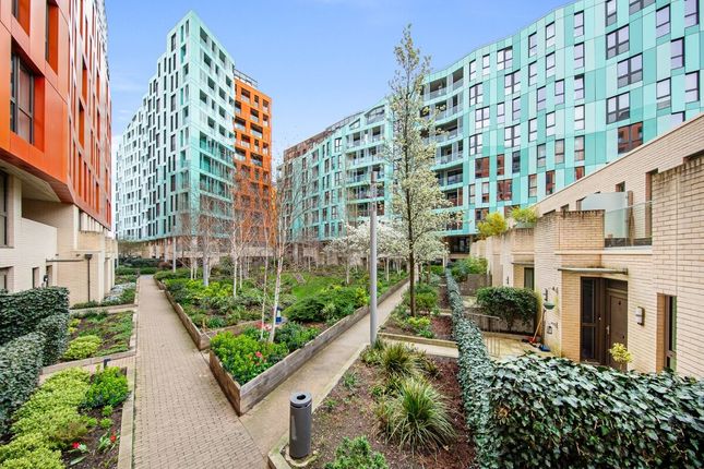 Flat for sale in Cable Walk, London