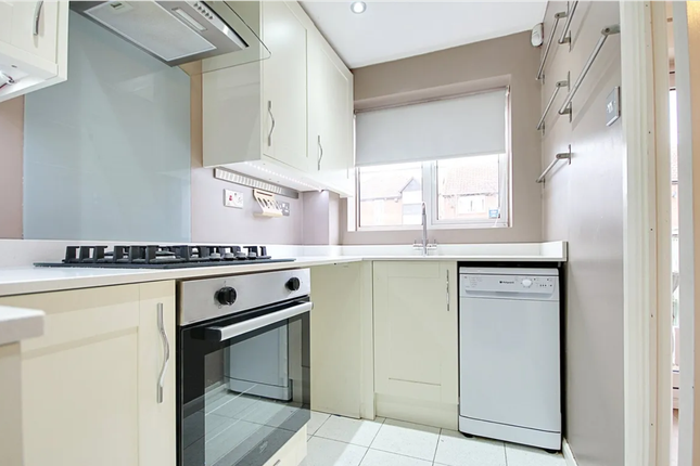 79, Mahon Close, Enfield photo 3