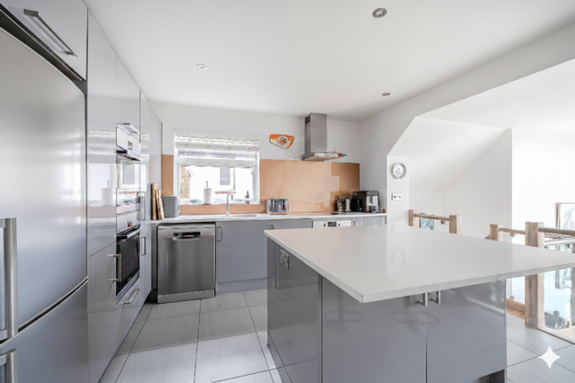 24, Millcroft, Brighton photo 4