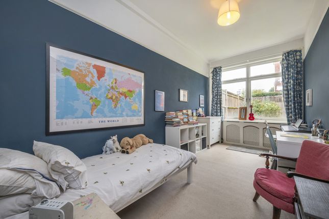 Flat for sale in Dunstans Road, London