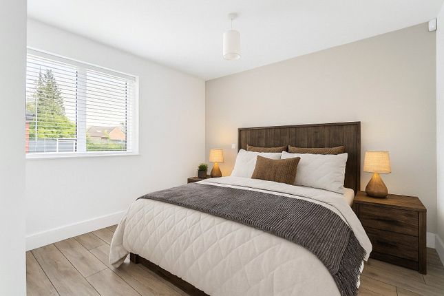 (Flat 2), 30, Laurels Road, Buckinghamshire photo 4