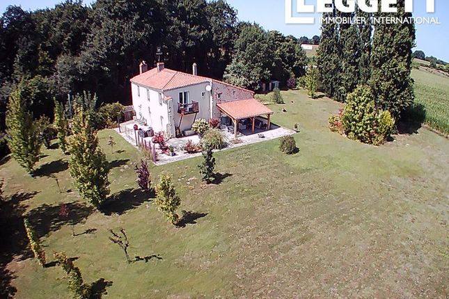Thumbnail Villa for sale in Saint-Cyr-Des-Gâts, Vendée, Pays De La Loire