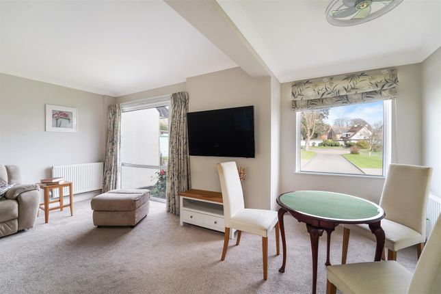 5, Clifton Place, Banstead photo 4