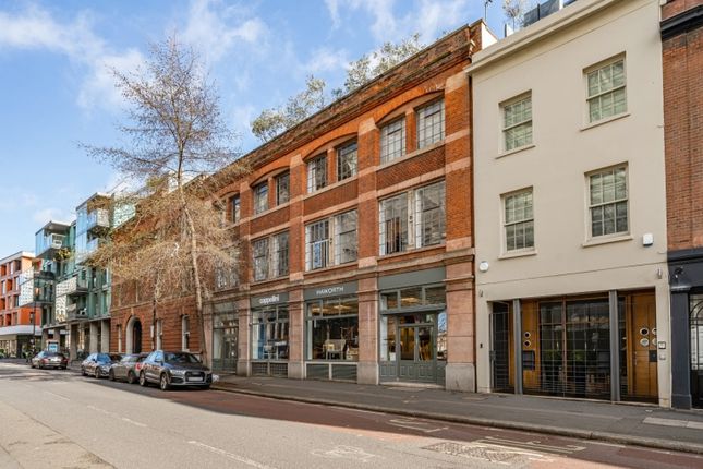 Flat to rent in St. John Street, London