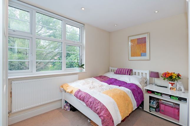 Flat 9, Spencer Court, 10, Spencer Park, London photo 4