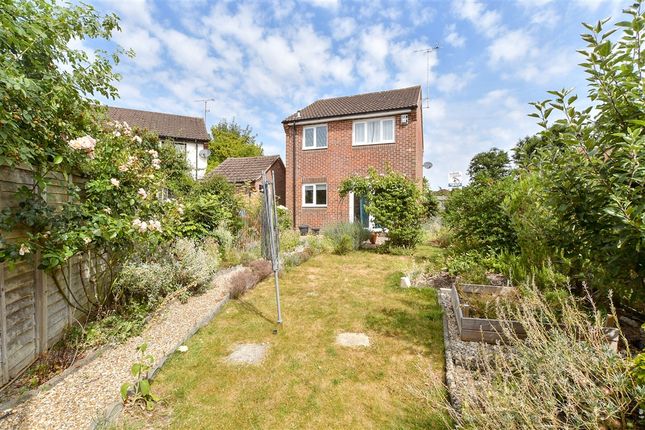 Leeds Close Southwater, Horsham photo 2