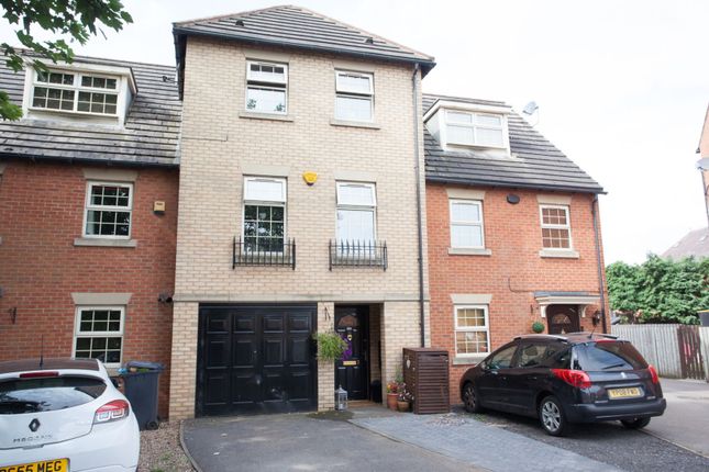 Thumbnail Town house for sale in Hawthorne Drive, Rotherham