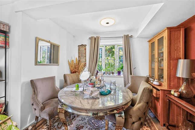 Benhill Road, Sutton photo 4