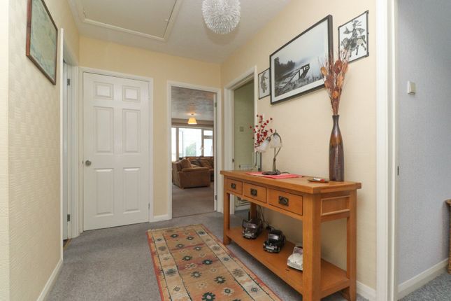 52, Queen Berthas Avenue, Kent photo 2