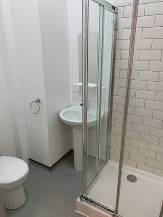 Flat to rent in 12 St Mary's Square, Swansea