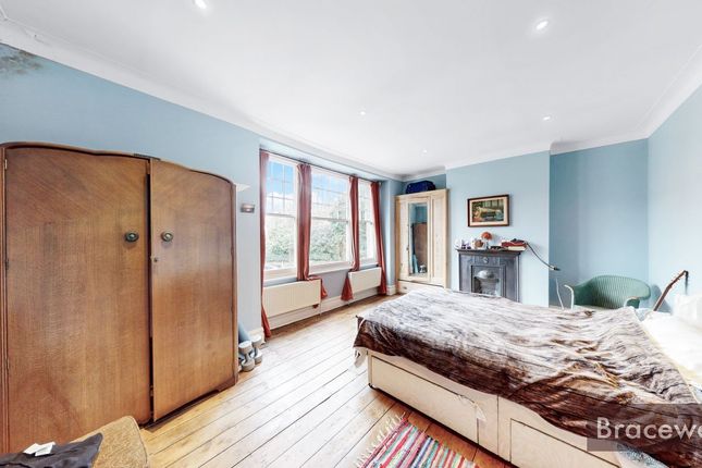 Terraced house for sale in Oak Avenue, London