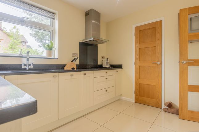 21 The Orchard, Newport photo 3