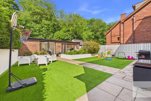 5, Manor Gardens, Bury photo 4