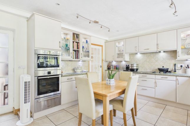 5, Parkview, High Wycombe photo 3