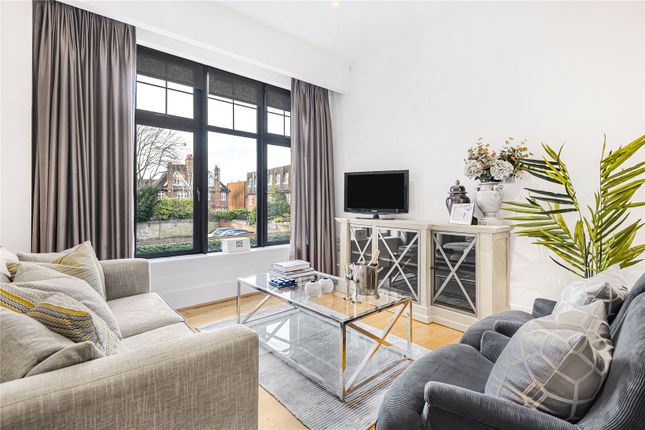 Thumbnail Flat for sale in Station Road, Henley-On-Thames, Oxfordshire