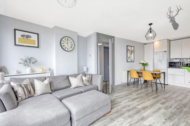 Flat for sale in Taylor Place, Bow, London