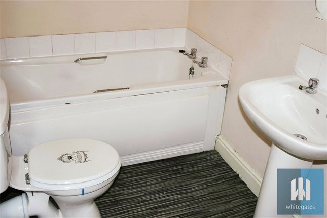 7, Leef Street, Huddersfield photo 4