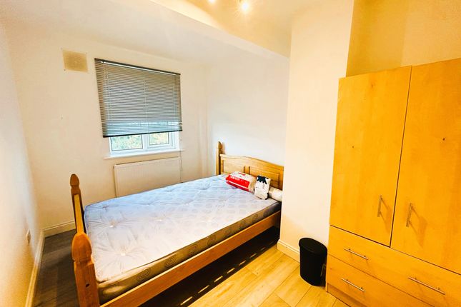 Room 5, 463a Alexandra Avenue, London photo 2