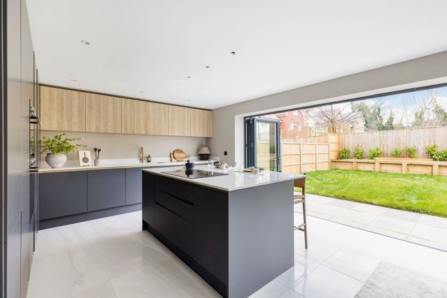 Chestnut House, Plot 4, The Furlongs, Epsom Lane North, Tadworth photo 4