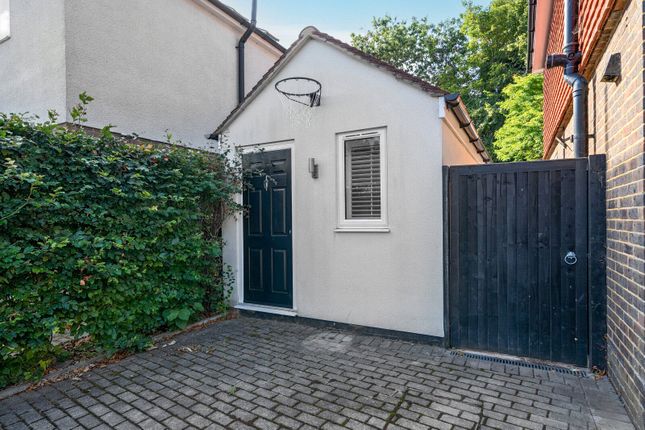 The Annex, 8, Summerhayes Close, Horsell photo 2