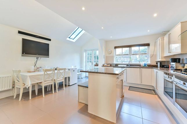 Tournay Road, Fulham photo 4