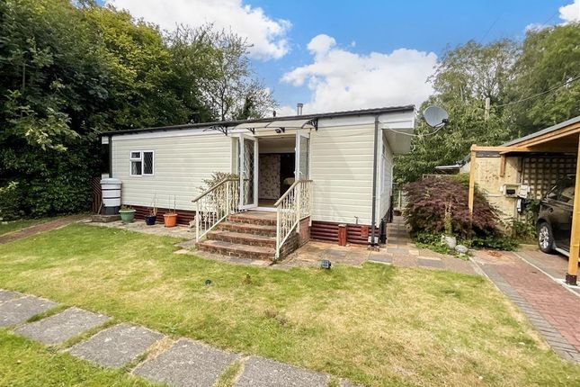 Thumbnail Mobile/park home for sale in East Hill Road, Knatts Valley, Sevenoaks, Kent