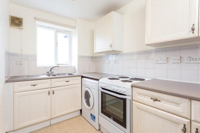 Flat 12, Tideside Court,, Harlinger Street, London photo 4