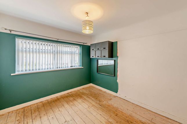 63, Oakleigh Grove, Wirral photo 4