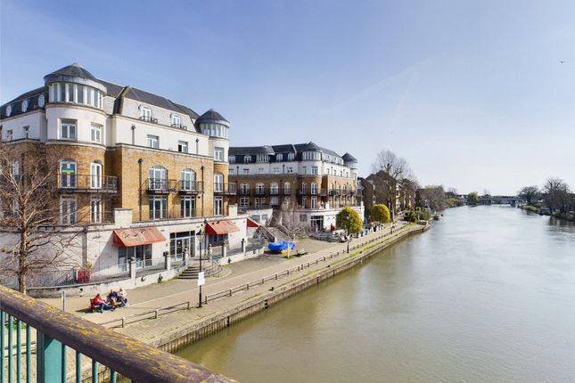 26,, Thames Edge Court, Staines-Upon-Thames photo 2