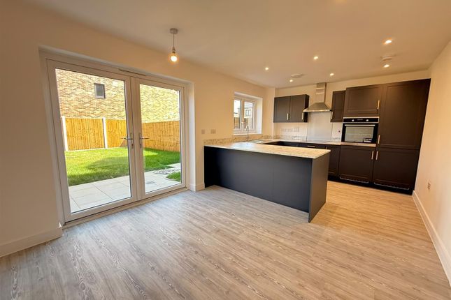 16, Gault Crescent, Cambridge photo 4