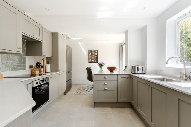 30 Robbins Court, Bristol photo 2