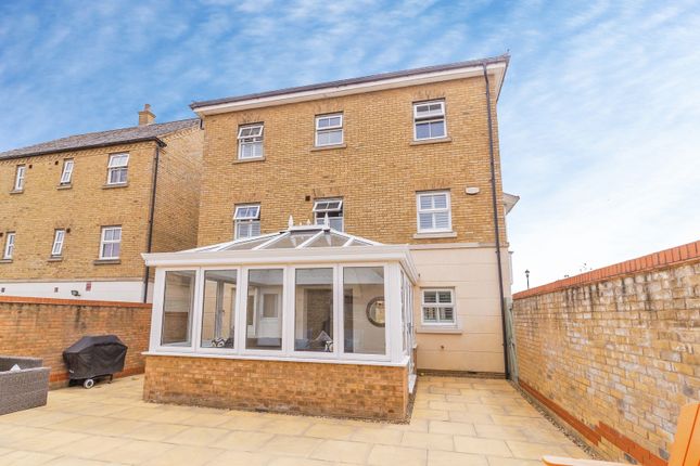 26, Whittington Chase, Milton Keynes photo 4