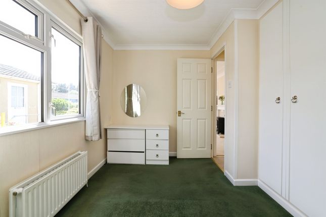 12, Mullenscote Mobile Home Park, Andover photo 4