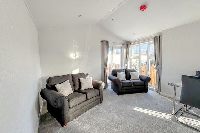 3 Kay Avenue, Weybridge Park Estate, Addlestone photo 3