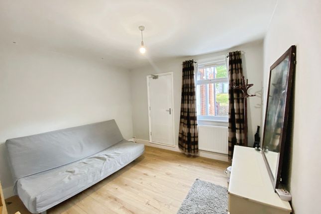 5, Rosebery Road, Hertfordshire photo 3