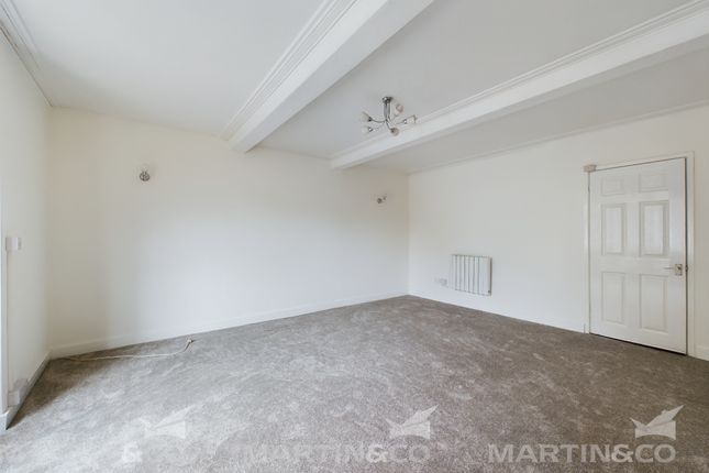 Flat to rent in Market Place, Tickhill, Doncaster